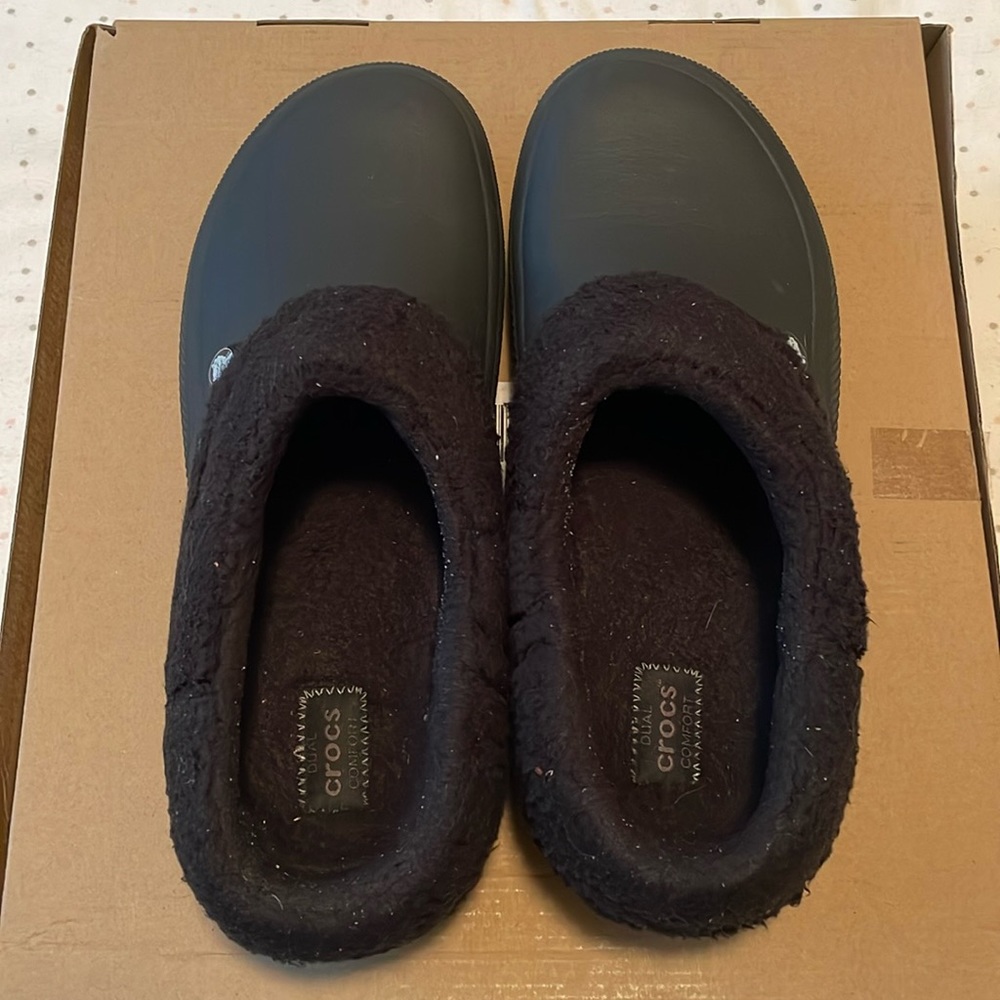 Crocs with removable fleece lining in men’s size 13, worn a few times inside